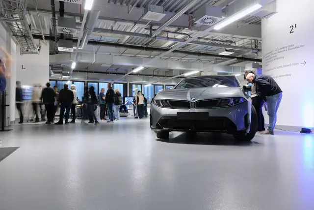 Während der Langen Nacht der Lehrwerkstatt, die mittlerweile zum vierten Mal im BMW Group Werk Steyr stattfand, konnten sich Jugendliche, Eltern und Interessierte zu insgesamt sieben Lehrberufen innerhalb der BMW Group informieren. | Foto: BMW Group Werk Steyr
