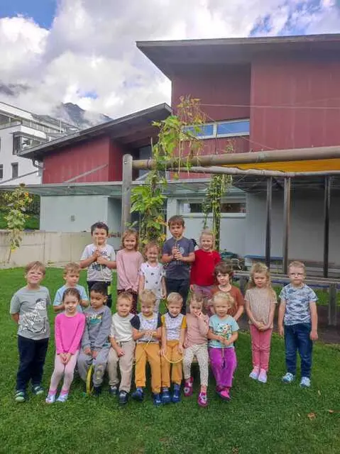 In der Kategorie „Gruppenwertung Kinder“ geht der Bezirkssieg an die Gruppe 3 des Kindergarten Haus der Kinder Birkengasse Rum, mit einer Bohnenlänge von 74,50 cm.   | Foto: Grünes Tirol