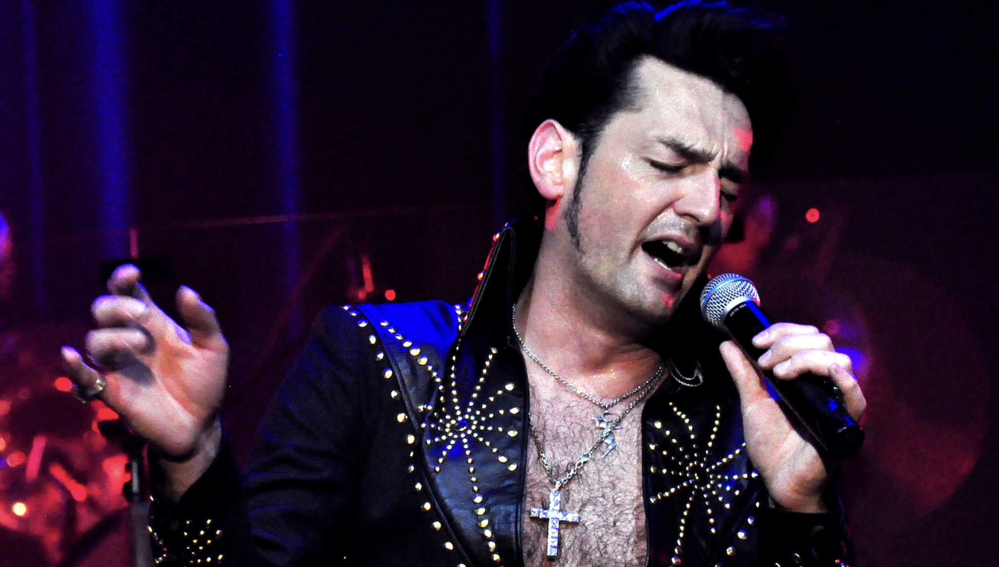 Freistadt: Elvis impersonator JJ King performs at the Salzhof - | ...