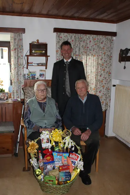 Frau Friederike Laßhofer (90. Geburtstag) - mit Gatte Michael. | Foto: Marktgemeinde Mariapfarr