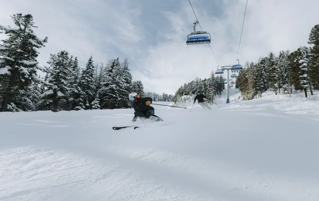 Gezielte Pistenoptimierungen wie die Verbreiterung im Bereich Wasserkar garantieren entspanntes Fahrvergnügen für alle Könnerstufen. | Foto: Ötztal Tourismus