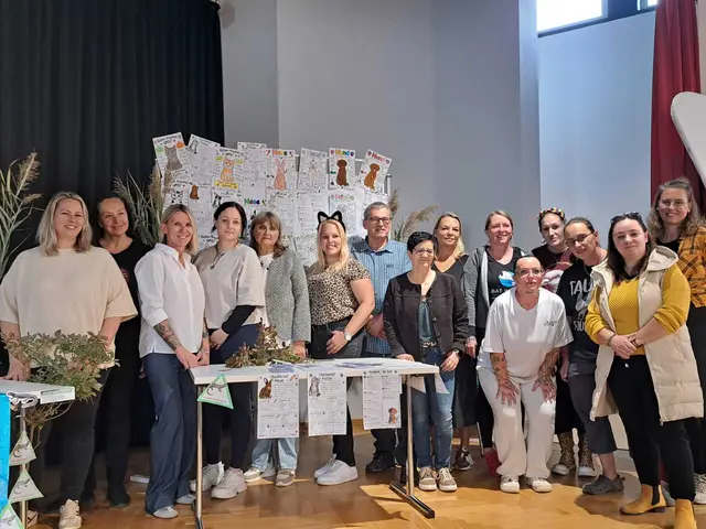 Das gesamte Organisationsteam des Tierschutz-Wochenendes mit Gemeinderätin Pamela Zezula-Dettmann (3.v.l.) und Vertretern der Tierschutzvereine. | Foto: Winkler, Gemeinde Wöllersdorf-Steinabrückl