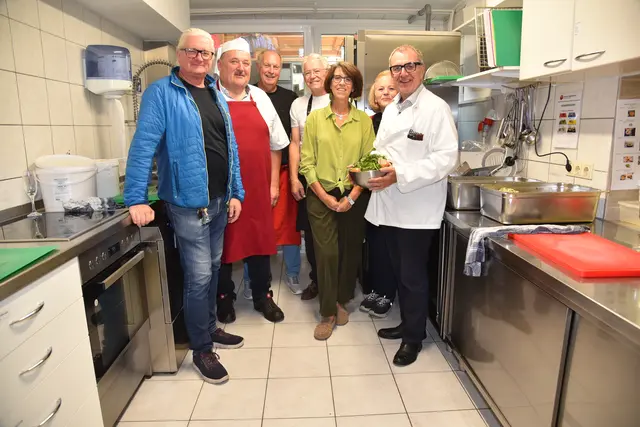 Stadtvize Peter Spicker, Hans Dutter, Helmut Tanzer, Norbert Stögerer, Barbara Fürtbauer-Vecchioni, Silvia Glatzl und Ex-Bürgermeister Rupert Dworak.
 | Foto: Stadtgemeinde Ternitz