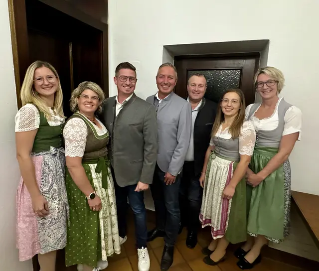 Das gewählte Team der OÖVP Neukirchen bei Lambach: Magdalena Kristl, Monika Weber, Bürgermeister Andreas Obermayr, dessen Vizebürgermeister Gerold Stöttinger, Christian Plaha, Ulrike Pühretmayr und Alexandra Buchendorfer . | Foto: OÖVP Wels-Land