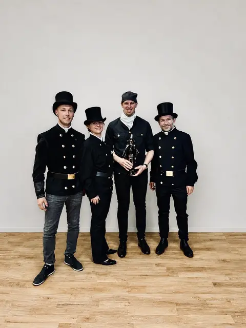 Von links: Florian Mühlberger, Lehrlingsbeauftragte Maria Mühlbachler, Maximilian Schwarz und Innungsmeister Gerhard Hofer. | Foto: Mühlberger