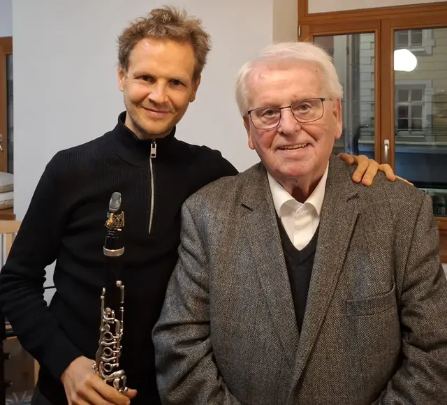Der Solist Simon Reitmaier mit seinem stolzen Papa. | Foto: Privat