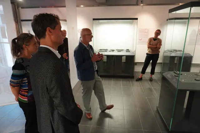 Eine besondere Auswahl dieser bedeutenden Sammlung antiker Schmuckstücke ist nun von 22. Oktober 2026 bis 30. Juni 2027 in der Ausstellung „Zeitlos schön“ im Museum im Noaflhaus in Telfs zu sehen.  | Foto: Georg Larcher / MeinBezirk