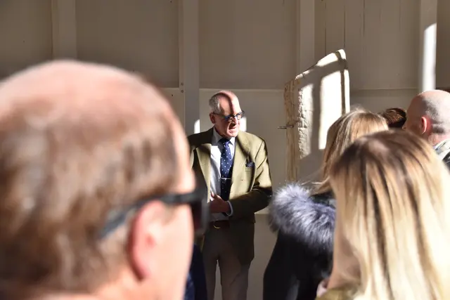 Landesarchäologe Raimund Kastler beantwortete den Besucherinnen und Besuchern vor Ort ihre Fragen. | Foto: pjw