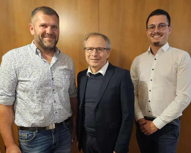 Obmann-Stv. Christoph Schauer, Bezirksparteiobmann Wolfgang Klinger und Obmann David Aichinger. | Foto: FPÖ GR/EF