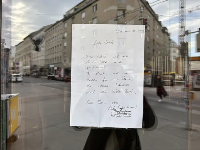 Per Zettel verabschieden sich die Betreiber von den Kundinnen und Kunden. | Foto: Matthias Pandrea/MeinBezirk