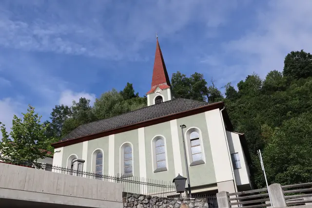 Die Pfarrkirche zur Heiligen Dreifaltigkeit in Pians. | Foto: Thomas Seelos