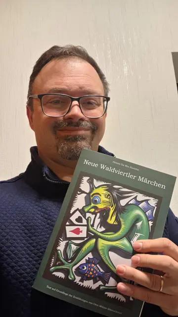 Oreste Da Rin Fioretto mit dem neuen Buch. | Foto: Privat