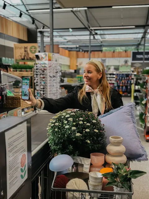 Mit der bellaflora-App kommen ab jetzt attraktive digitale Einkaufsvorteile direkt auf das Smartphone. | Foto: helloagain