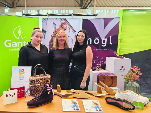 Das Team der LORENZ SHOE GROUP auf der Zukunftsmesse. Jugendliche und Eltern informierten sich über die Top-Ausbildungen. | Foto: Lorenz Shoe Group