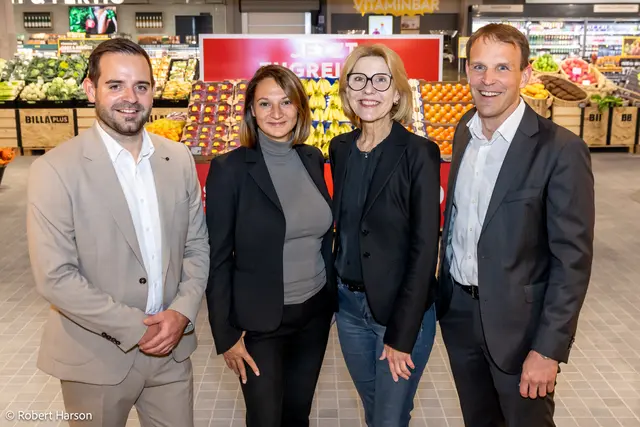 Oliver Marksz (BILLA Vertriebsmanager), Hanife Ehrnhöfer (BILLA Vertriebsleiterin), Andrea Völkl (Bürgermeisterin Stockerau) und Eric Scharnitz (BILLA Vertriebsdirektor) im Rahmen der feierlichen Wiedereröffnung in Stockerau. | Foto: BILLA AG / Robert Harson