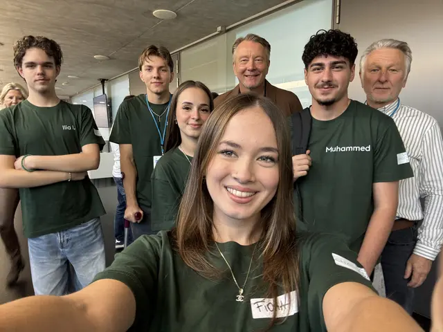 Das Team der HAK Braunau mit ihren Lehrkräften bei der Voest Sales Challenge in Linz. | Foto: HAK Braunau