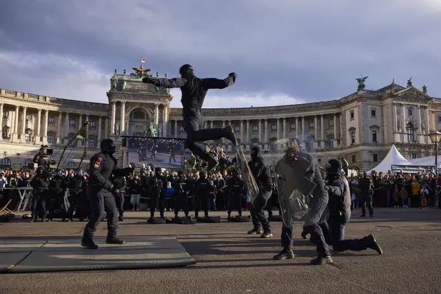 Auch die Justizwache präsentiert sich gemeinsam mit den Fachdiensten am Wiener Heldenplatz ab 13.30 Uhr. | Foto: APA-Fotoservice/Ben Leitner