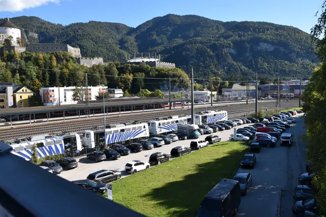 Der Parkplatz in Kufstein ist übervoll.  | Foto: Barbara Fluckinger