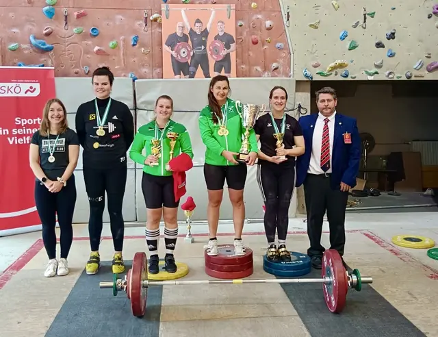 Verena Schachner siegte in der Gewichtsklasse bis 69 Kilogramm und wurde als Tagesbeste bei den Frauen ausgezeichnet. Sophia Stieg landete hinter ihr auf Rang zwei. | Foto: Thomas Grundner
