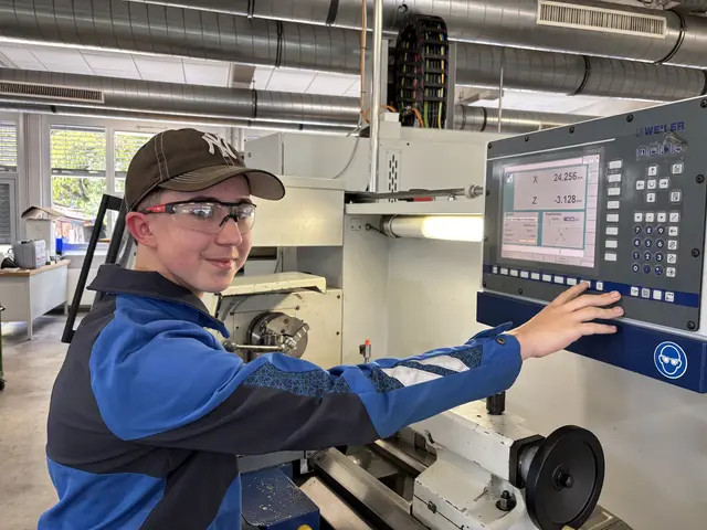 Die duale Ausbildung verbindet praktisches Lernen im Betrieb mit theoretischem Wissen in der Berufsschule. | Foto: MeinBezirk.at/Kerstin Pussnig