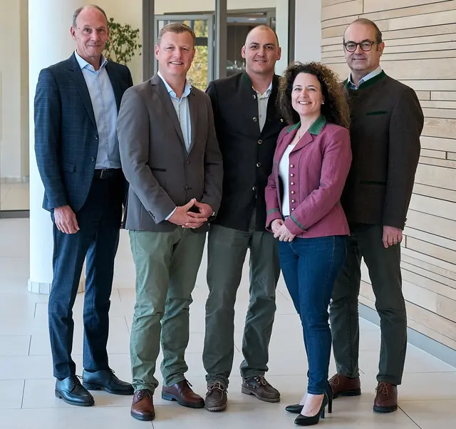 Die Kärntner Lagerhaus-Genossenschaften verstärken ihre Zusammenarbeit mit der RWA. Im Bild (v.l.) Alexander Pilarski, Uwe Borchardt, Maximilian Endisch, Brigitte Marzi-Paulitsch und Johannes Schuster. | Foto: RWA
