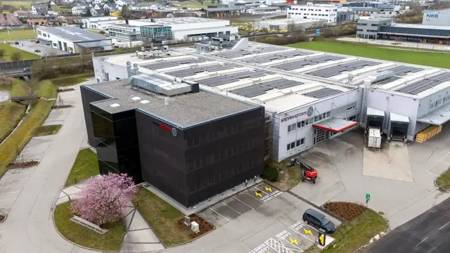 In einer "Zusammenschlussvereinbarung" regeln Steyr Motors und das US-Unternehmen Red Cat Holdings wichtige Punkte der geplanten Übernahme.  | Foto: FOTOKERSCHI / WERNER KERSCHBAUMMAYR