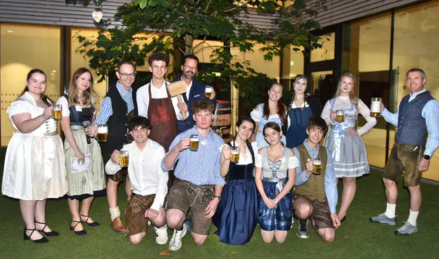 Der vierte Jahrgang der Tourismusschule stellte ein Bier-Kulinarium nach bayerischer Tradition auf die Beine. | Foto: Herbert Schleich