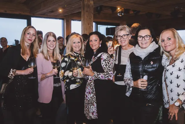 Claudia Wittmann, Yvonne Hartl, Maria Wagenhofer, Nina Trauner-Unterfrauner, Angelika Karlsböck, Petra Kitzberger und Nicole Huber.