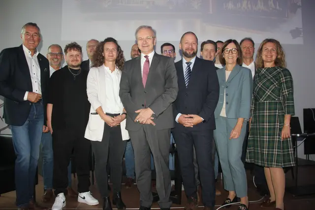 Zahlreiche Prominenz traf sich beim Netzwerkforum. | Foto: Mold