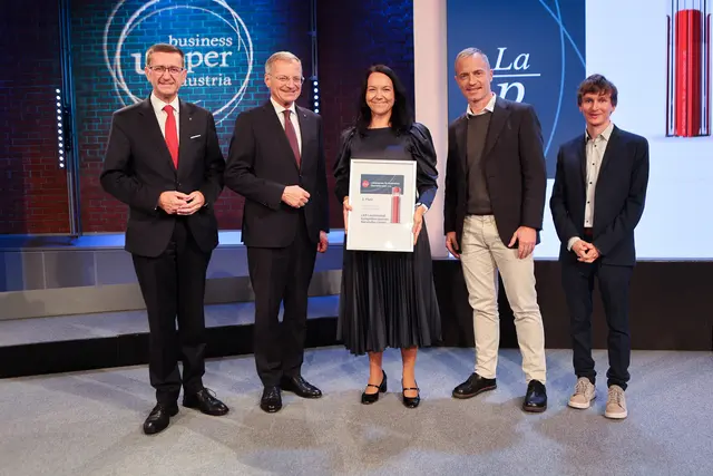 Landesrat Markus Achleitner, Landeshauptmann Thomas Stelzer, Carina Schlögl (LKR), Georg Kunschert (LKR) und Philipp Stadler (Kronen Zeitung). | Foto: Andreas Maringer/cityfoto