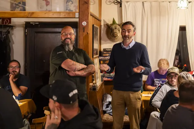 Josef Grilz-Seger (rechts) bei der Feier zum 50-jährigen Jubiläum der Espresso Jagdstubn in Pöckau. | Foto: Rene Walter