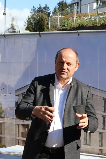 LH-Stv. Josef Geisler unterstrich bei der Grundsteinlegung die Bedeutung geförderter Wohnbauprojekte für leistbares Wohnen in Tirol. | Foto: Kendlbacher
