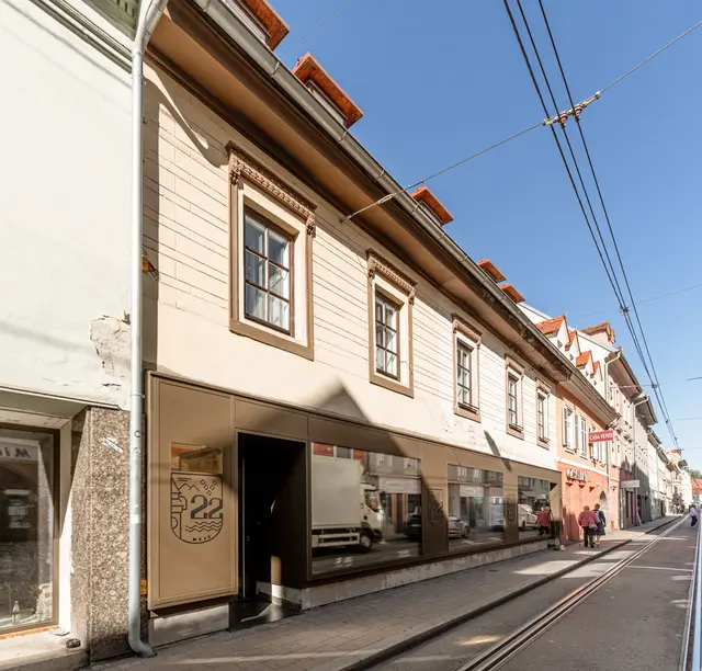 Hinter den Wohnhäusern in Graz liegen oft Schätze verborgen, wie der Innenhof in der Jakoministraße 22, der nun wieder genutzt wird. | Foto:  PRONTOLUX
