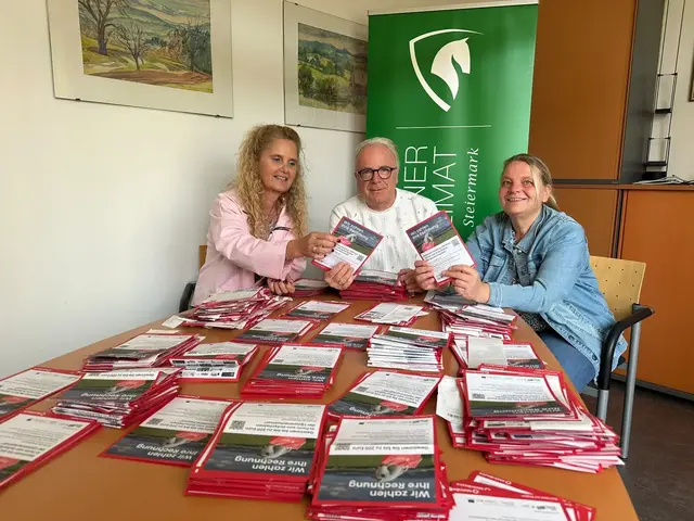 Mehr als 5.000 Koupons wurden ausgefüllt, auch online machten Hunderte mit. Elfriede Pfeifenberger, Harald Almer und Martina Labler in Voitsberg | Foto: Wirtschaftsoffensive WOF