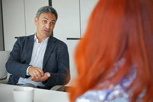 Der stellvertretende Honorarkonsul der Islamischen Republik Pakistan Daniel Ahmed war im Zuge eines Arbeitsgesprächs zu Gast bei Gesundheitslandesrätin Cornelia Hagele. | Foto: Land Tirol