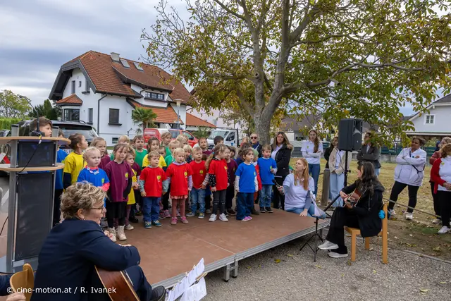 Musikalische Einlage der Kindergartenkinder | Foto: cine-motion.at / R. Ivanek