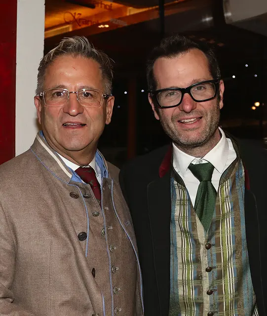 Freuen sich mit Ralph Schader auf einen stimmungsvollen Abend" – Ristorante Garda Boss Josef Nocker (links) und Charitymann Christian Kuen von der Sparkasse Kufstein! | Foto: Andrea Frischauf
