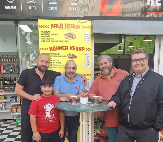 Mit einem neuen Kiosk am Bahnhofplatz 11 erweitert die Unternehmerfamilie Kekilli ihr Angebot in Krems an der Donau. | Foto: SPÖ Krems