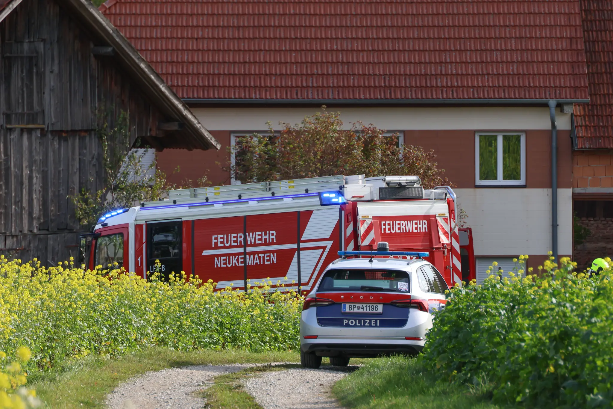 Drei Feuerwehren im Einsatz: Heiße Asche sorgte für starken Rauch in ...