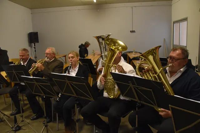 Die Weinberg-Musikanten aus Großpetersdorf spielten beim Festakt und Frühschoppen auf. | Foto: MeinBezirk/Michael Strini