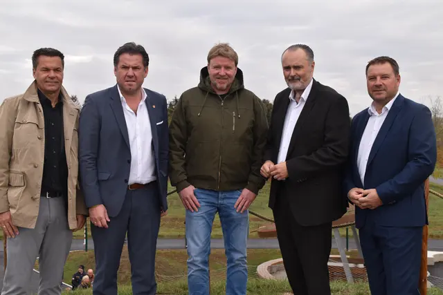 Eröffnungsrunde auf der Plattform: Didi Tunkel, Bernhard Herics, Nikolaus Franz, Hans Peter Doskozil, Werner Gabriel | Foto: MeinBezirk/Michael Strini