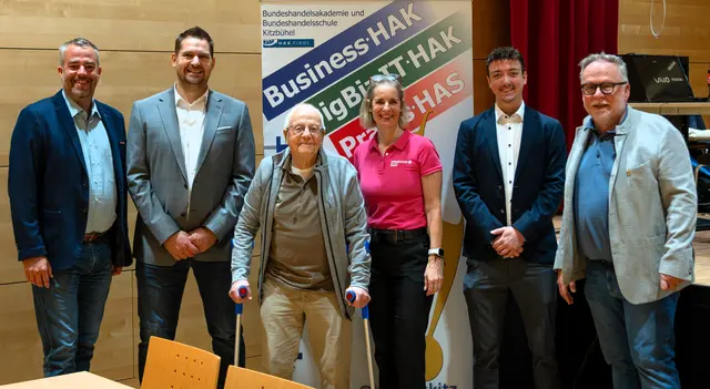 Die Macher der Gründerwoche: WKO-Obmann Hermann Huber, Mastermind Christoph Haselmaier, Schulgründer Hans Philipp, Andrea Gold und Tobias Niedrist, Sparkasse, HAK-Direktor Fritz Eller.  | Foto: KitzHAK/D. Pletzer