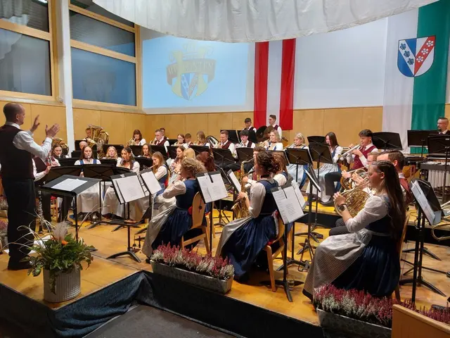 Festliche Blasmusik zum Nationalfeiertag vom MV Ranten im Turnsaal. | Foto: Anita Galler