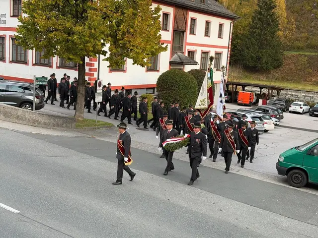 Kameradschaft - Abmarsch vom Gemeindeplatz zum Festgottesdienst | Foto: Kameradschaft Ramingstein