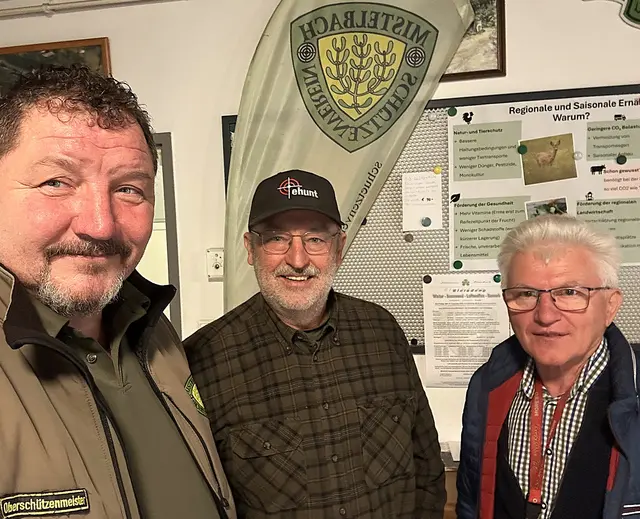 Oberschützenmeister Josef Kohzina und die Instruktoren Josef Kastner und Erich Habermann vom Schützenverein-Mistelbach.
 | Foto: Schützenverein-Mistelbach