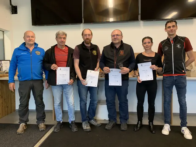 V.l.n.r.: Peter Schinnerl (Landessportleiter SGKP Tirol), Gerhard Müller-Senn (FFWGK), Jahressieger Matthias Schneider (SG Brixlegg), Josef Achorner jun., Susanne Paar (beide SG Hopfgarten), Christoph Würtenberger (Sportleiter SG Kundl) | Foto: Michael Lun (SG Kundl)