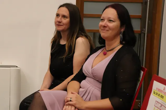 Blickten zufrieden auf die Bühne - Jana Strunz-Fundner und Michaela Altenburger | Foto: Gerhard Langmann