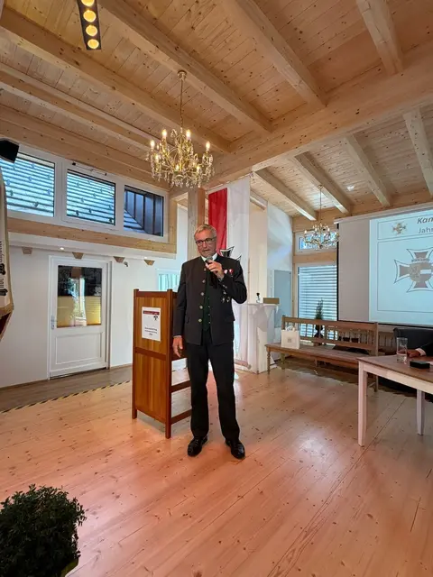 Bezirksobmann Hannes Siebenhofer bei seiner Ansprache | Foto: Kameradschaft Ramingstein