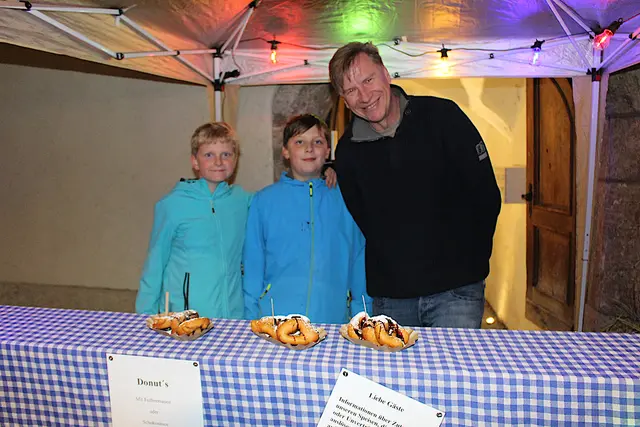 Sebastian, Raphael und Stefan hatten frische Donut's anzubieten.