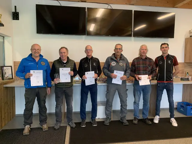 V.l.n.r.:
Peter Schinnerl (FFWGK), Siegmund Auer (SG Schwoich), Josef Gredler (SG Kundl), Hubert Mark (FFWGK), Arno Hauser (JSSV Schwaz) Christoph Würtenberger (SG Kundl) | Foto: Susanne Paar